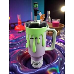 👽👽👽STANLEY HALLOWEEN HYPNOTIC GREEN 40OZ STAINLESS STEEL TUMBLER  IN HAND